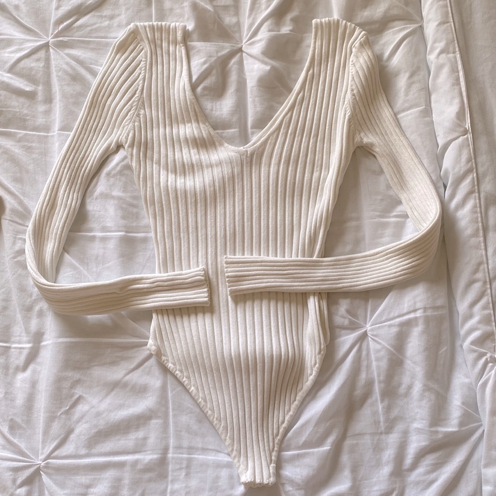 White long sleeve knit body suit